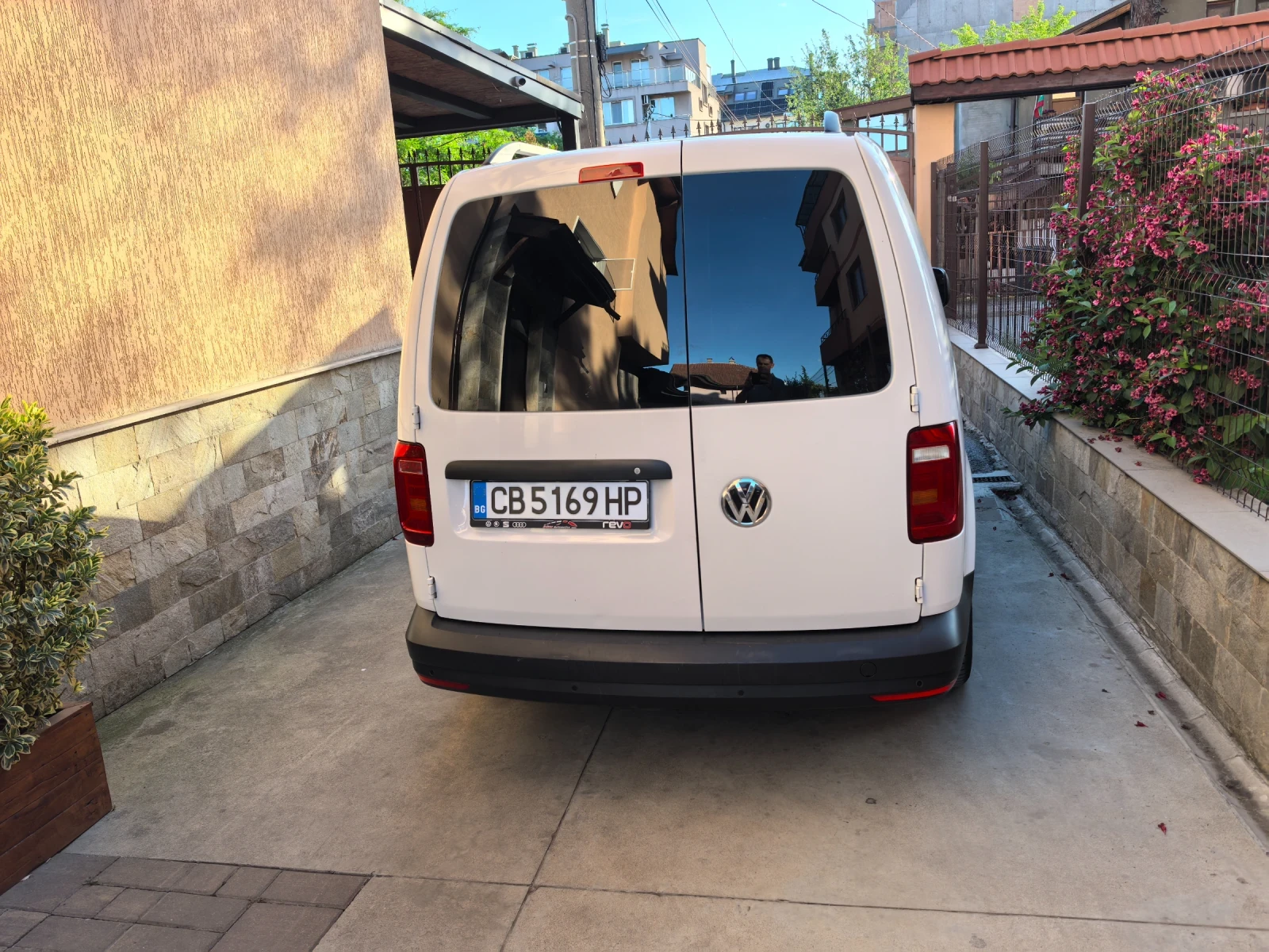 VW Caddy Товарен, снимка 4 - Автомобили и джипове - 56010759