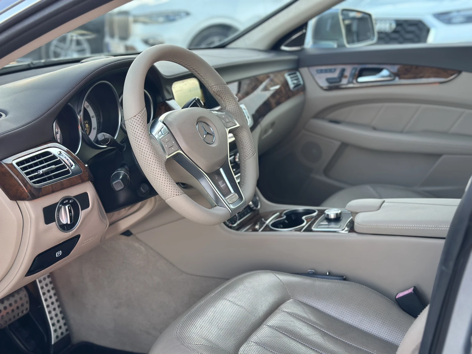 Mercedes-Benz CLS 550 AMG| FULL| HARMON KARDON| ПОДГРЕВ| ОБДУХ, снимка 7 - Автомобили и джипове - 56131700