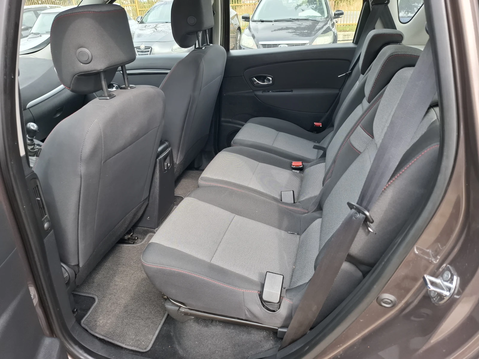 Renault Scenic 1.5 дизел, снимка 16 - Автомобили и джипове - 56269793