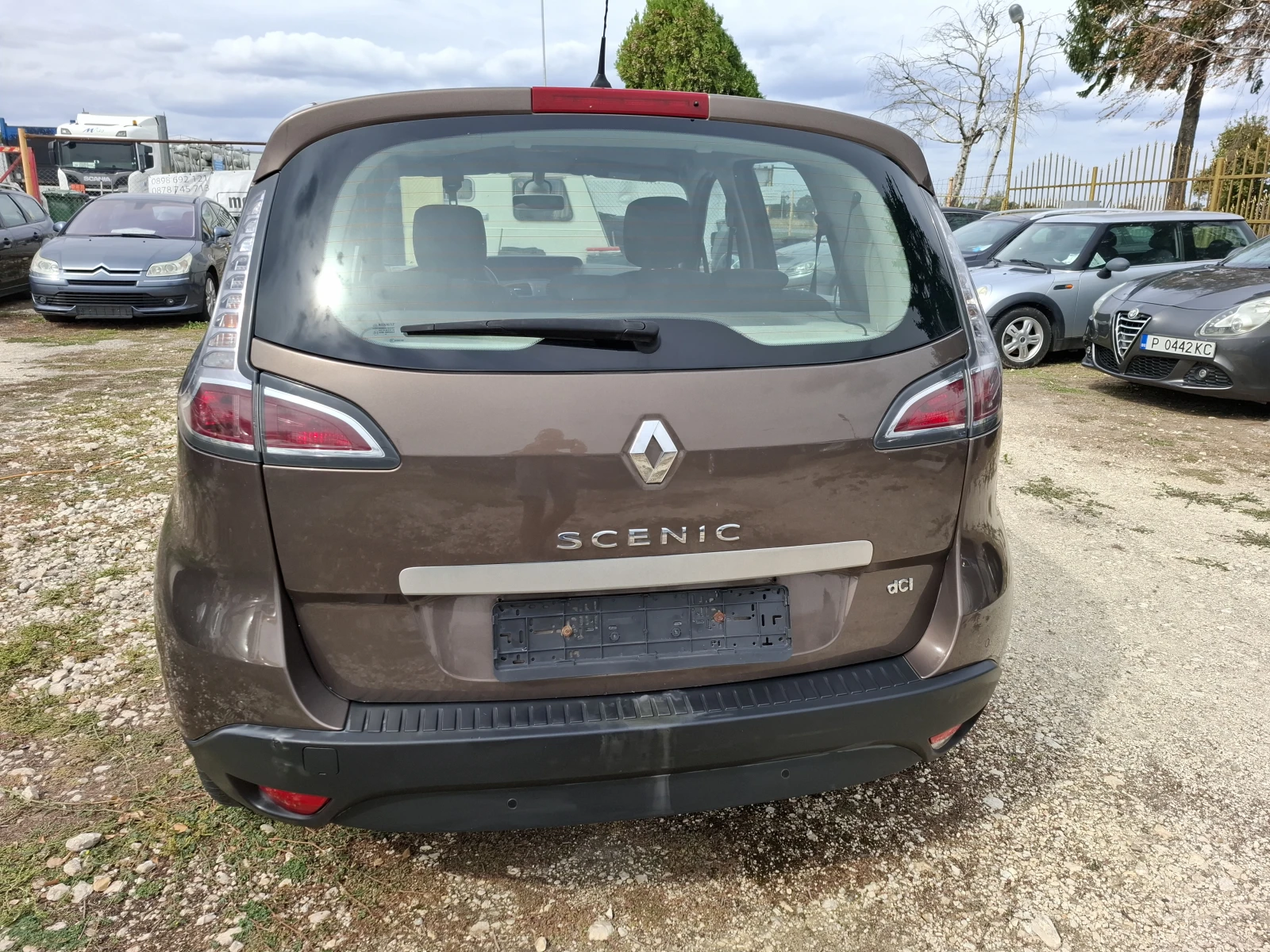 Renault Scenic 1.5 дизел, снимка 6 - Автомобили и джипове - 56269793