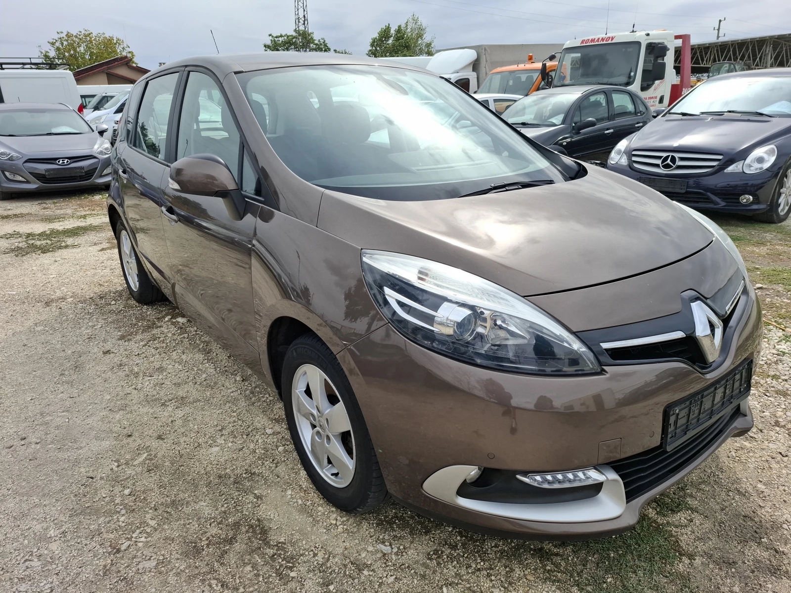 Renault Scenic 1.5 дизел, снимка 2 - Автомобили и джипове - 56269793