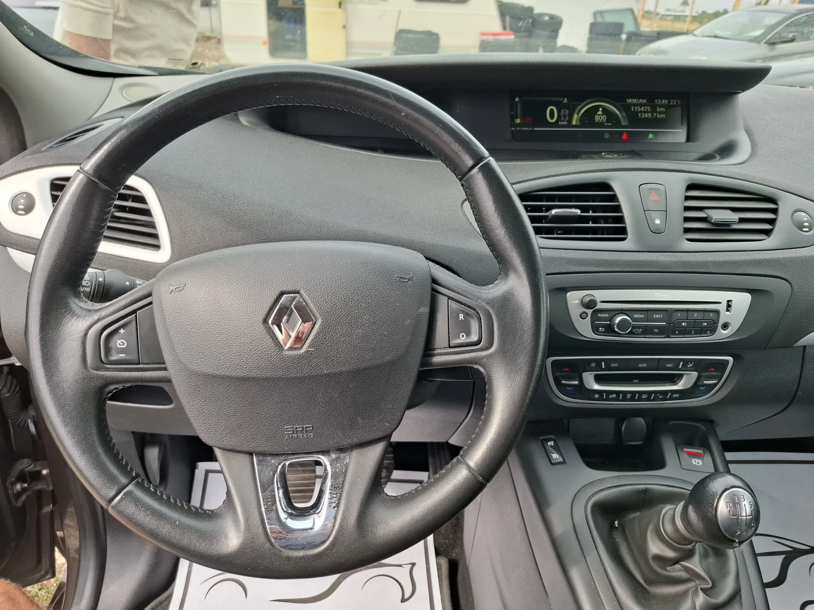 Renault Scenic 1.5 дизел, снимка 15 - Автомобили и джипове - 56269793