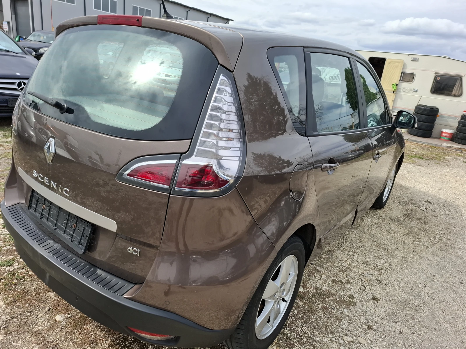 Renault Scenic 1.5 дизел, снимка 7 - Автомобили и джипове - 56269793