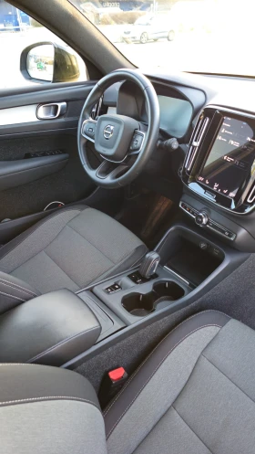 Volvo XC40, снимка 12
