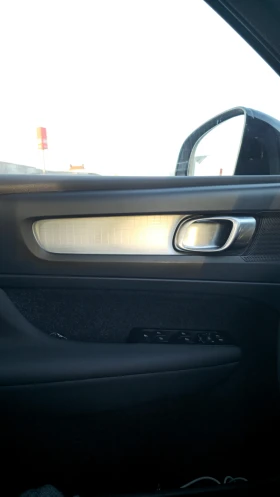 Volvo XC40, снимка 13