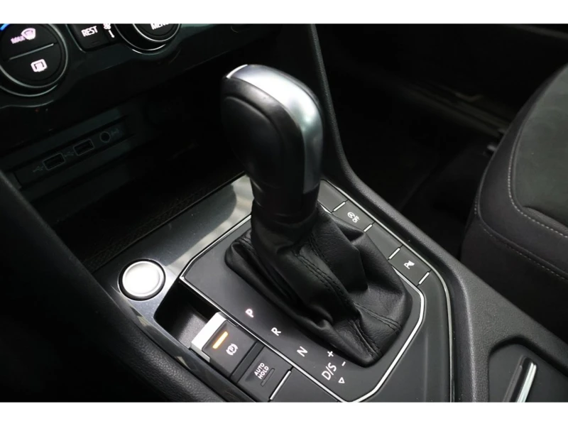 VW Tiguan 1.5 TSI, снимка 16 - Автомобили и джипове - 50163150