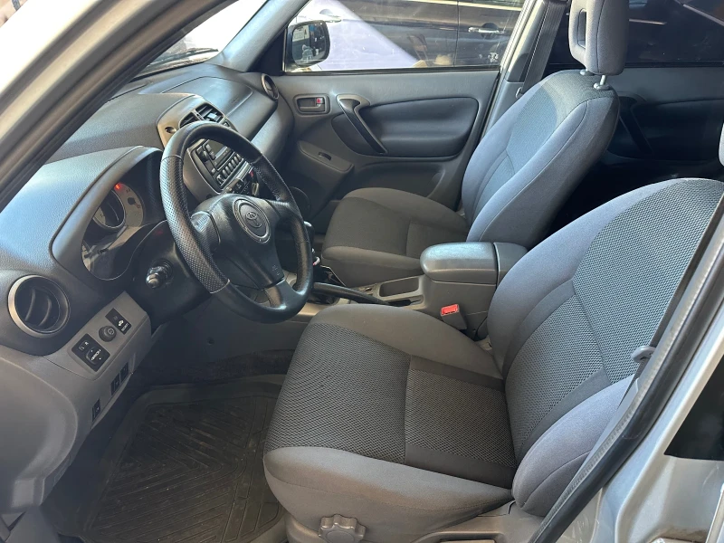 Toyota Rav4, снимка 16 - Автомобили и джипове - 52849860