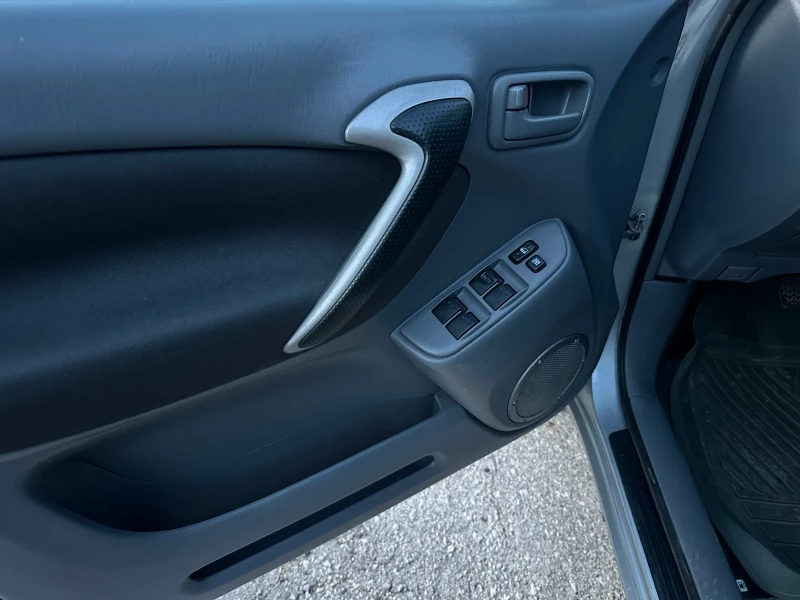 Toyota Rav4, снимка 11 - Автомобили и джипове - 52849860