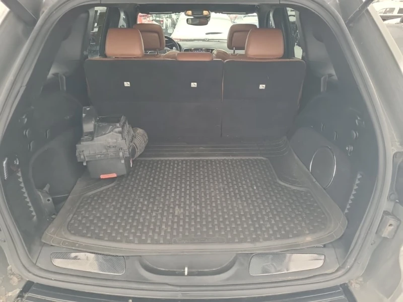 Jeep Grand cherokee SRT  CARFAX, снимка 14 - Автомобили и джипове - 53020067