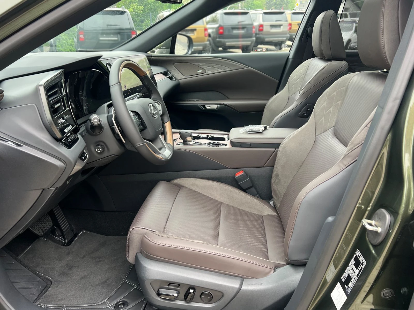 Lexus RX 450h plus E-FOUR/LUXURY/360/ACC/PANO/MARK LEV./CARPLAY/154f - изображение 8
