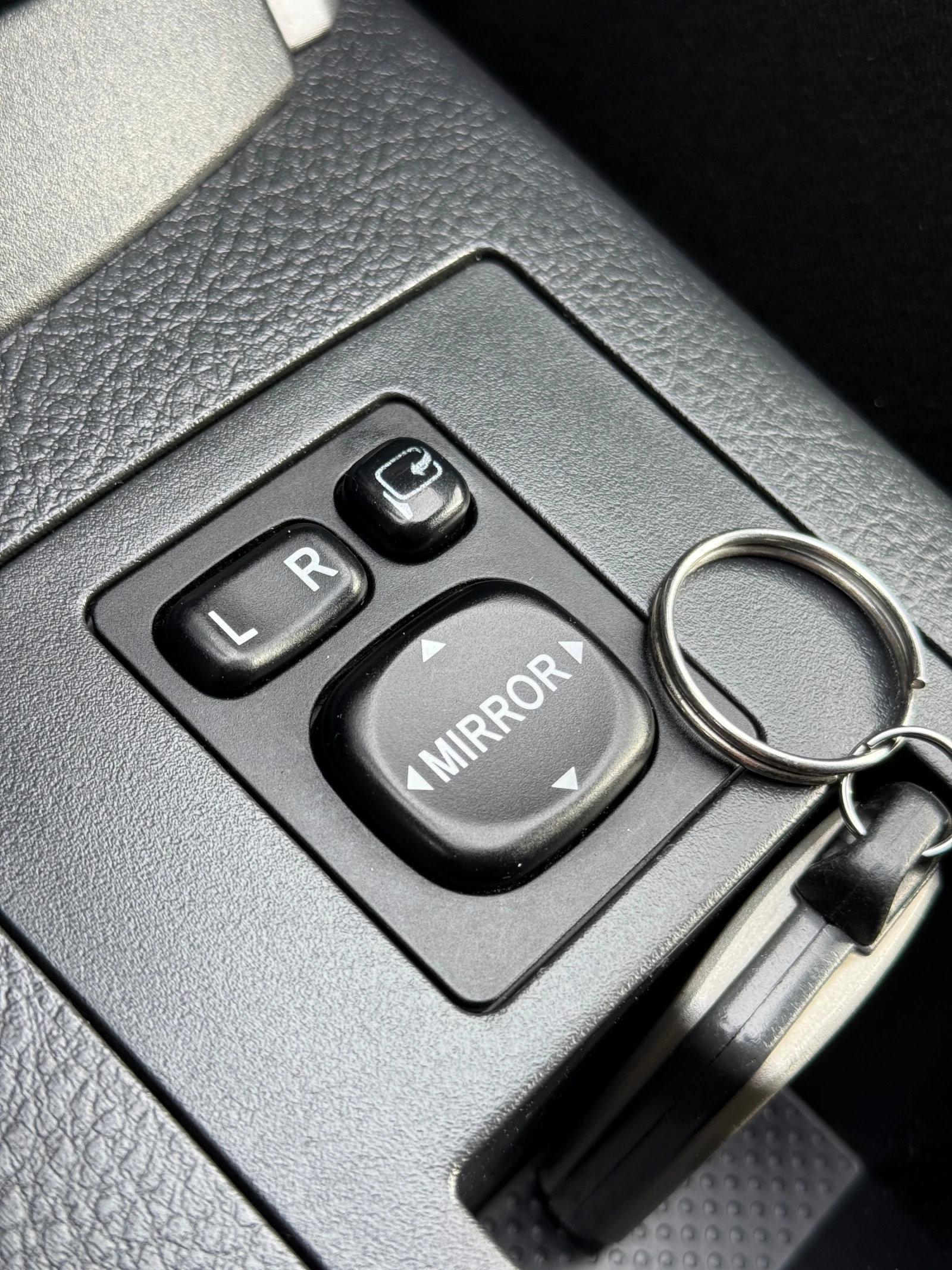 Toyota Rav4 2.2* D4D* 138 000km* , снимка 11 - Автомобили и джипове - 53737504