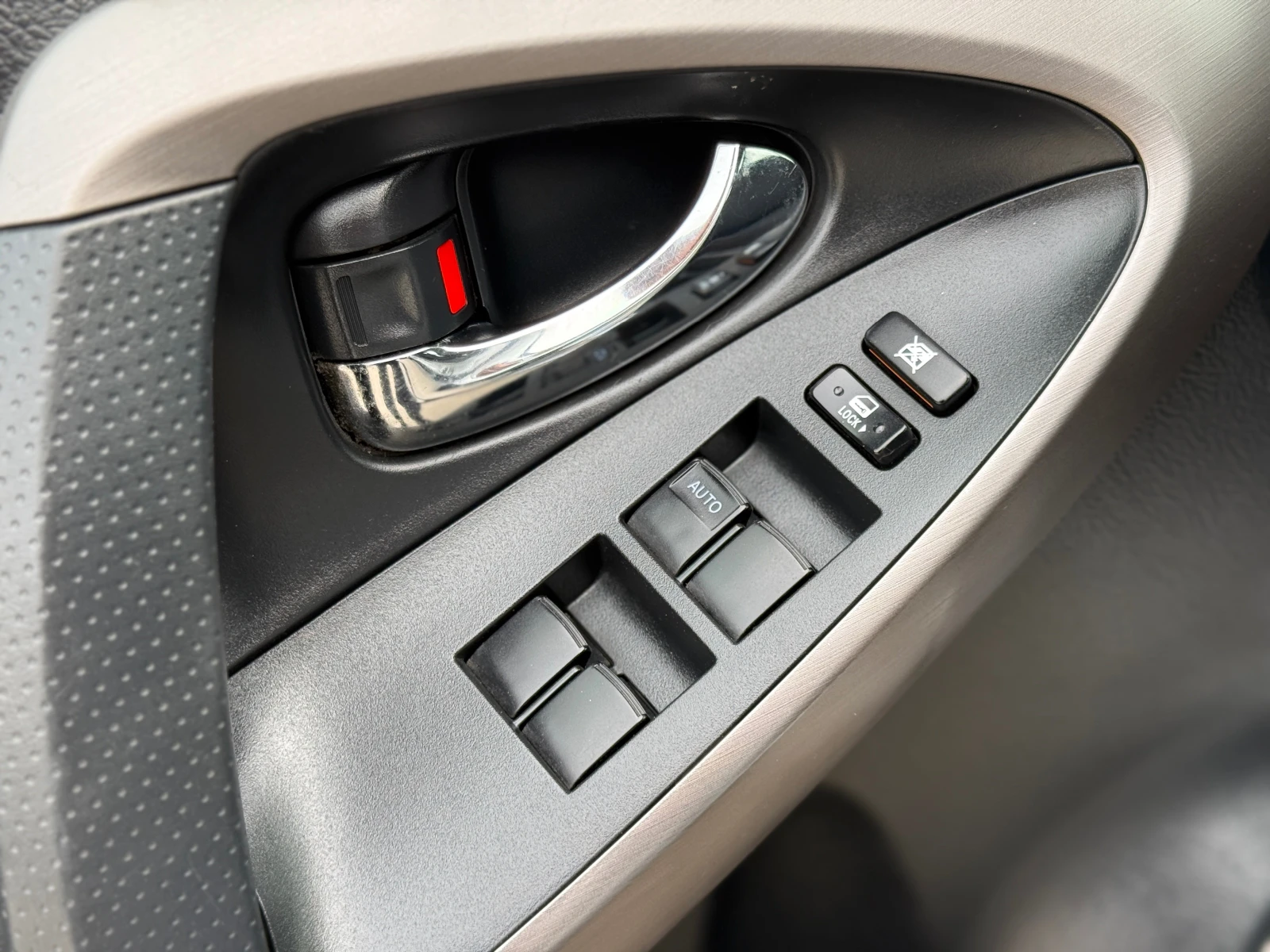 Toyota Rav4 2.2* D4D* 138 000km* , снимка 13 - Автомобили и джипове - 53737504