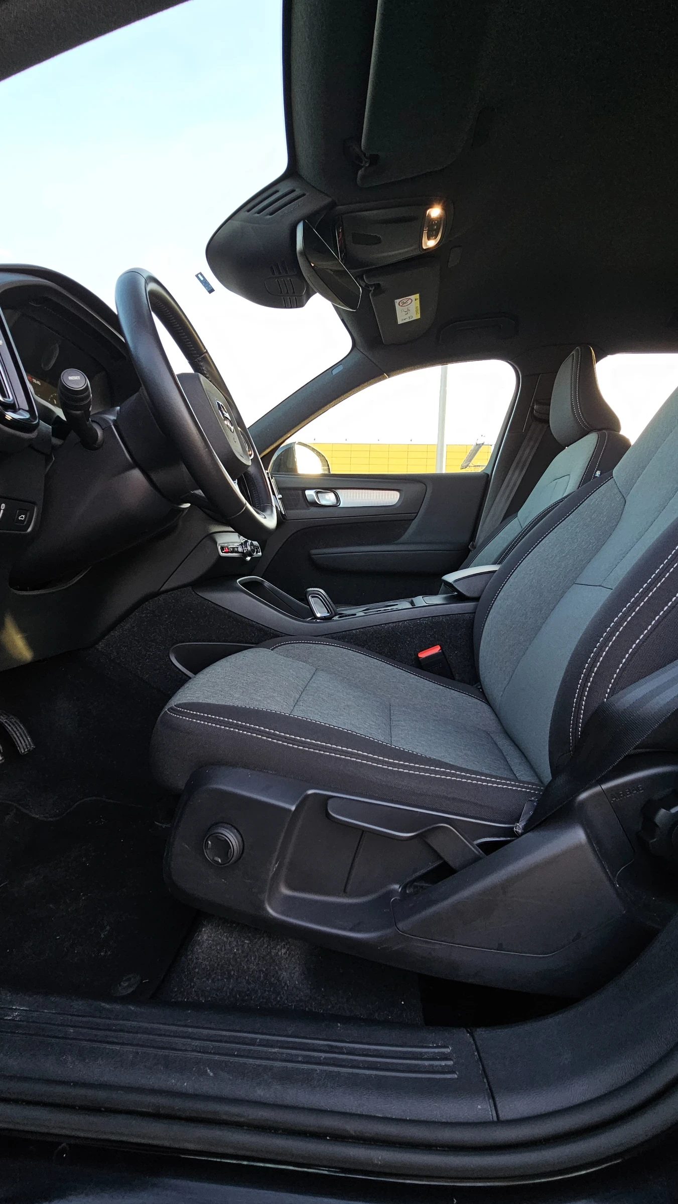 Volvo XC40, снимка 11 - Автомобили и джипове - 53740178