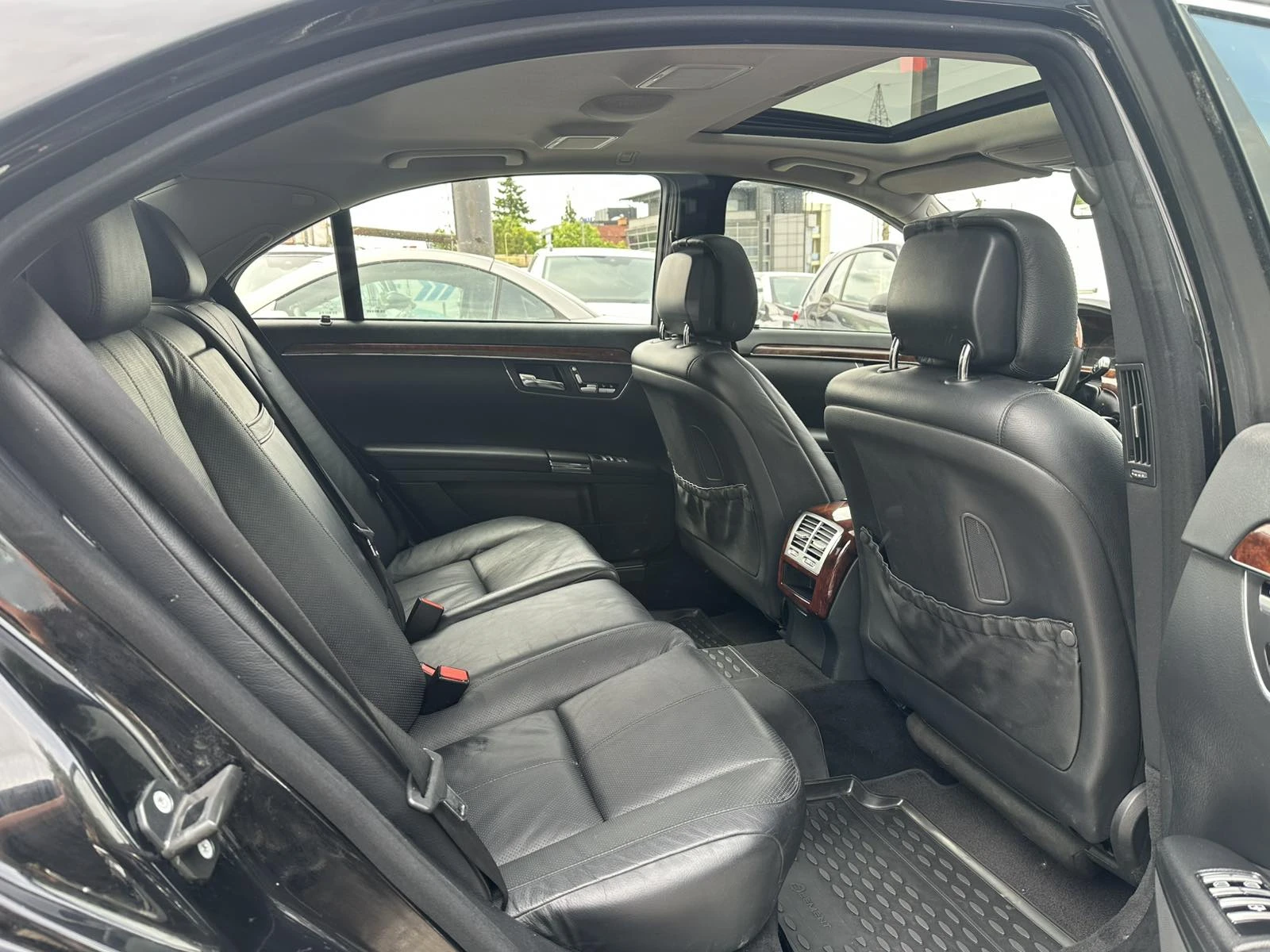 Mercedes-Benz S 500 AMG PAKET HARMAN KARDON SOFT CLOSE LONG 388КС, снимка 13 - Автомобили и джипове - 54600181