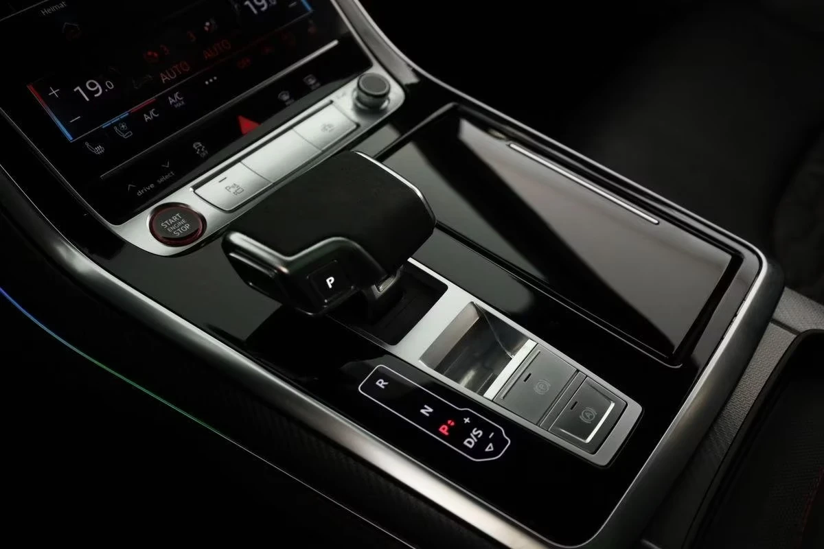 Audi RSQ8 PERFROMANCE KERAMIK MATRIX PANORAMA B&O, снимка 10 - Автомобили и джипове - 55478353