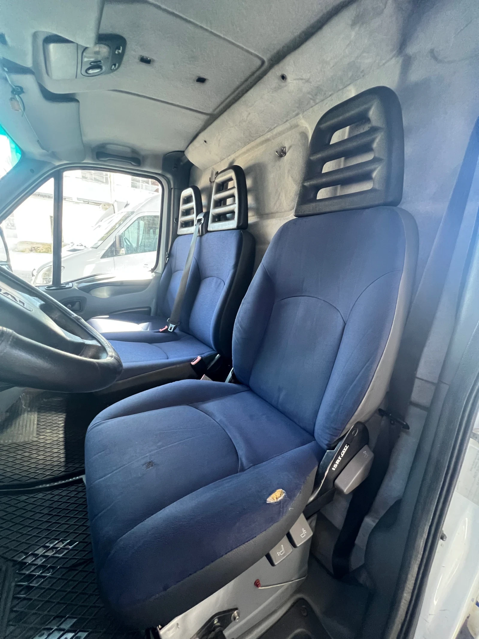 Iveco Daily, снимка 8 - Бусове и автобуси - 54311487