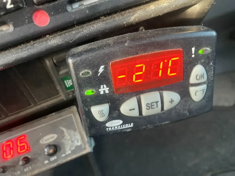 Nissan Atleon 4.4D 2010г.  Хладилен ИТАЛИЯ КЛИМАТИК, снимка 11 - Камиони - 52824808