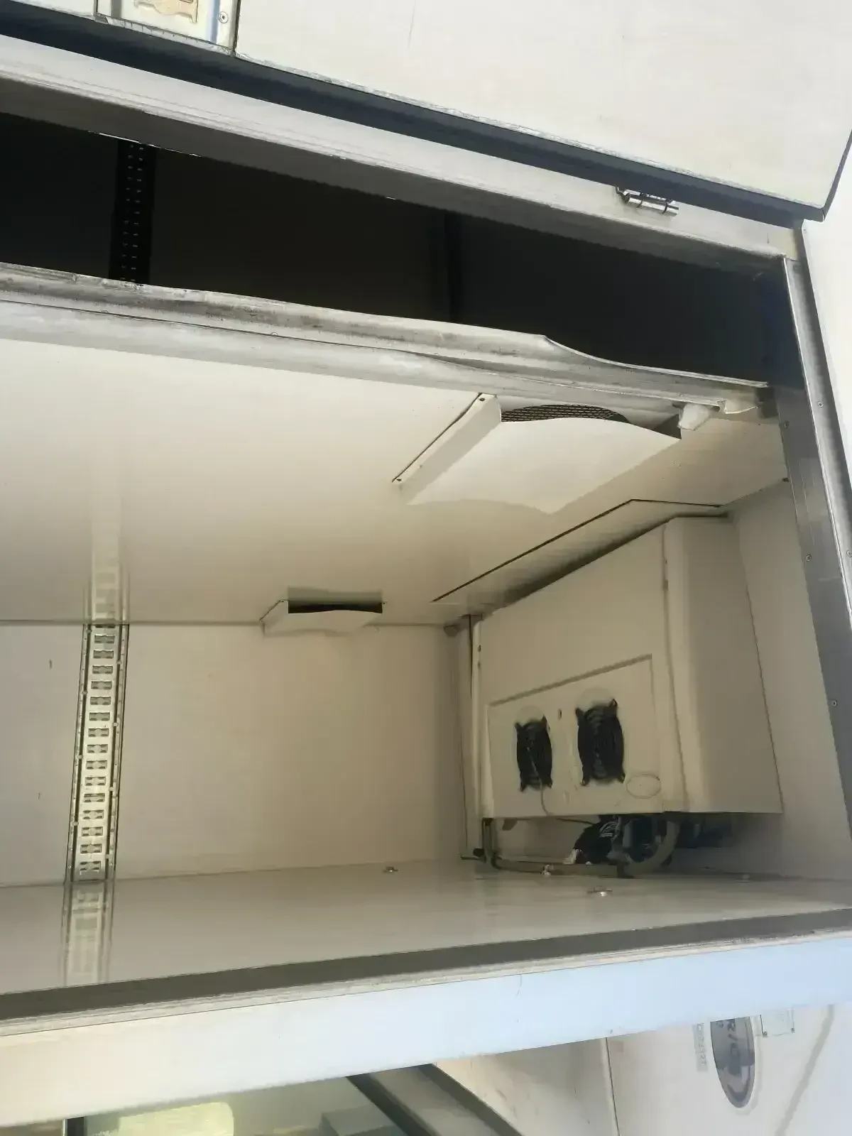 Nissan Atleon 4.4D 2010�.  �������� ������ �������� | Mobile.bg � ����������� 12