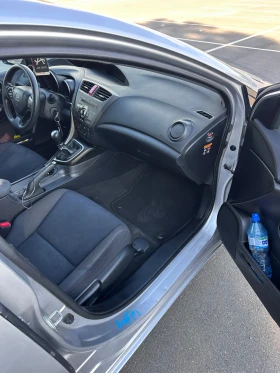 Honda Civic 1.8 I-vtec, снимка 10