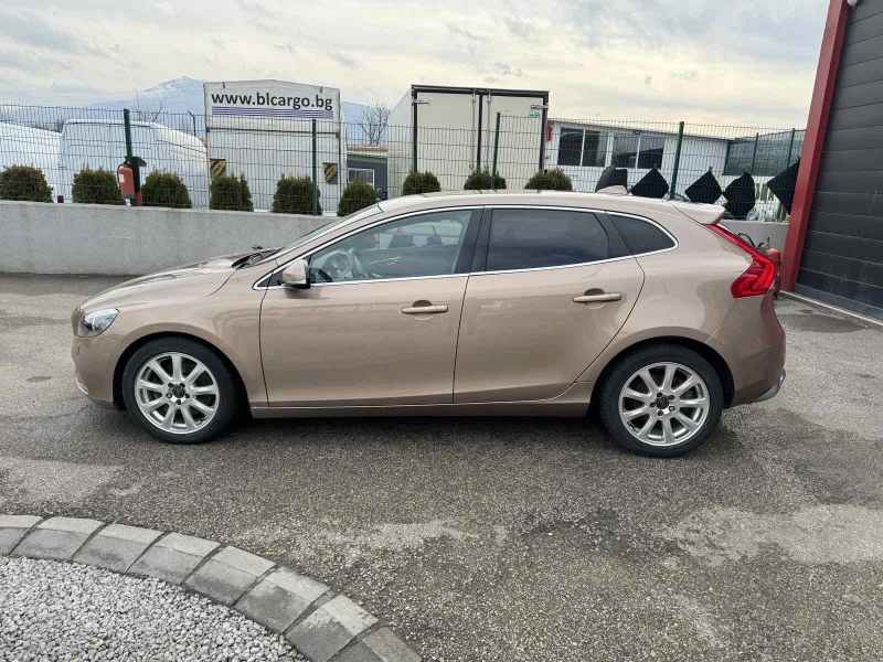 Volvo V40 2.0TD, снимка 7 - Автомобили и джипове - 48955039