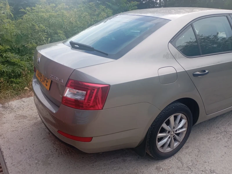 Skoda Octavia 1.6 тди, снимка 3 - Автомобили и джипове - 50621691