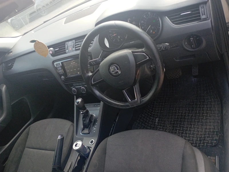 Skoda Octavia 1.6 тди, снимка 5 - Автомобили и джипове - 50621691
