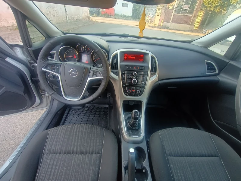 Opel Astra 1.6vvt 116кс, снимка 9 - Автомобили и джипове - 51317572