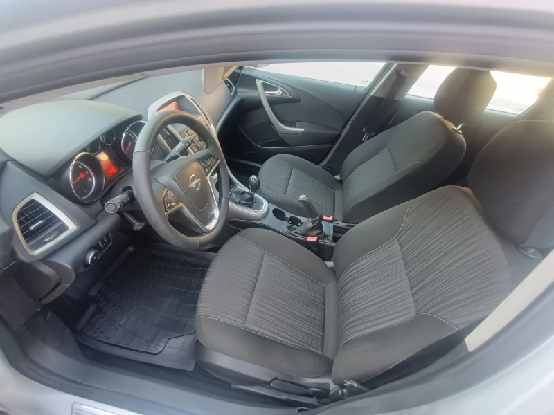Opel Astra 1.6vvt 116кс, снимка 11 - Автомобили и джипове - 51317572