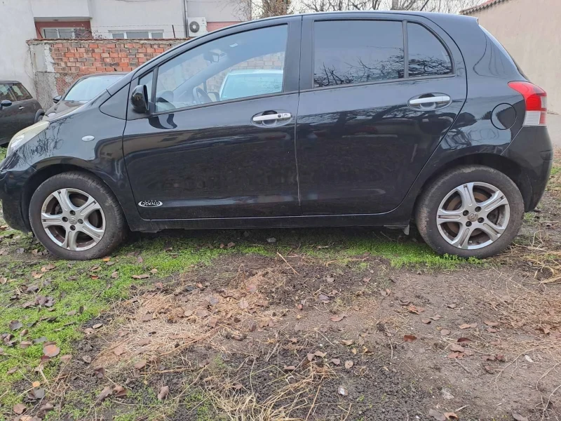 Toyota Yaris 1.3 Automatic, снимка 3 - Автомобили и джипове - 52868067