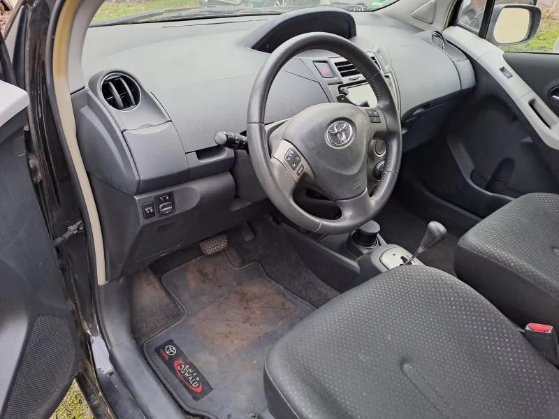Toyota Yaris 1.3 Automatic, снимка 5 - Автомобили и джипове - 52868067
