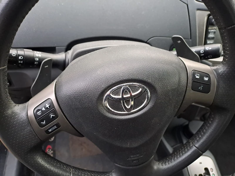 Toyota Yaris 1.3 Automatic, снимка 6 - Автомобили и джипове - 52868067