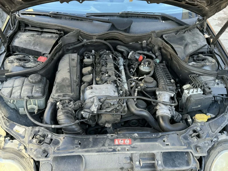 Mercedes-Benz C 220, снимка 5 - Автомобили и джипове - 53084558