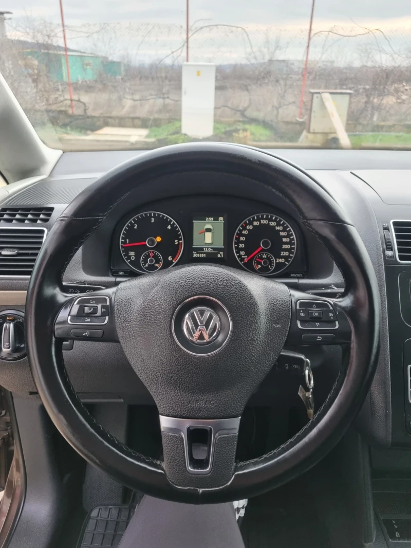 VW Touran, снимка 13 - Автомобили и джипове - 53477904