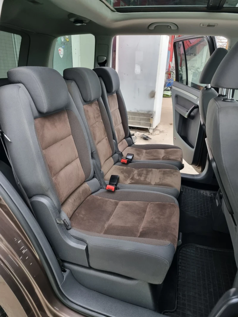 VW Touran, снимка 11 - Автомобили и джипове - 53477904