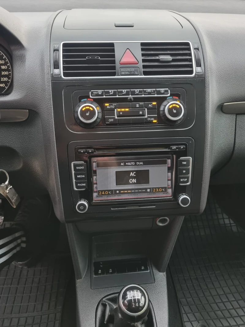 VW Touran, снимка 15 - Автомобили и джипове - 53477904