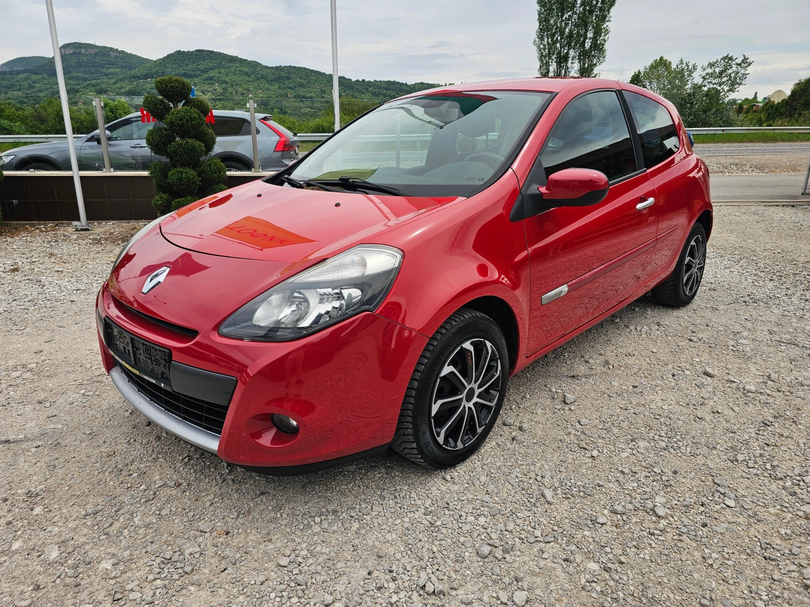 Renault Clio 1.2 КЛИМАТИК РЕАЛНИ КИЛОМЕТРИ, снимка 1