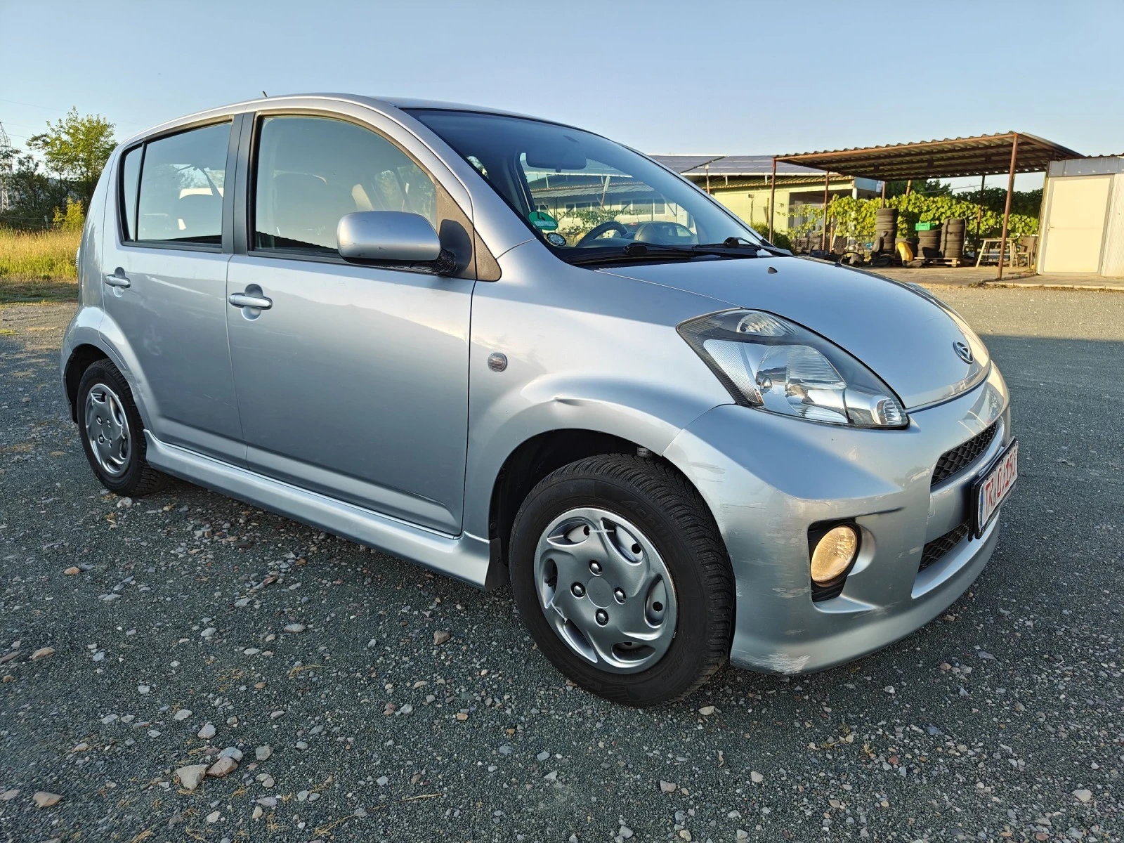 Daihatsu Sirion 1.3i-119000км. Клима - изображение 3