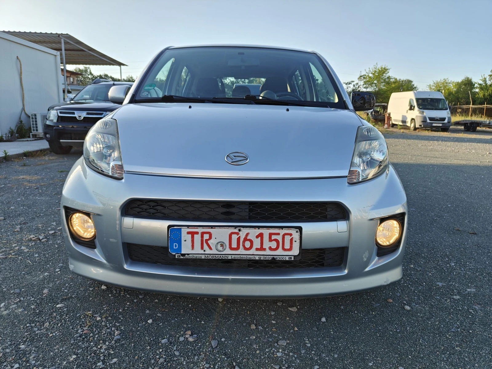 Daihatsu Sirion 1.3i-119000км. Клима - изображение 2