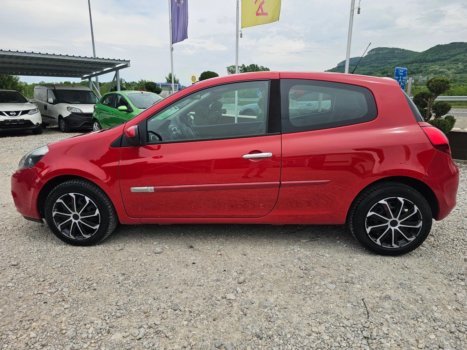 Renault Clio 1.2 КЛИМАТИК РЕАЛНИ КИЛОМЕТРИ - изображение 2