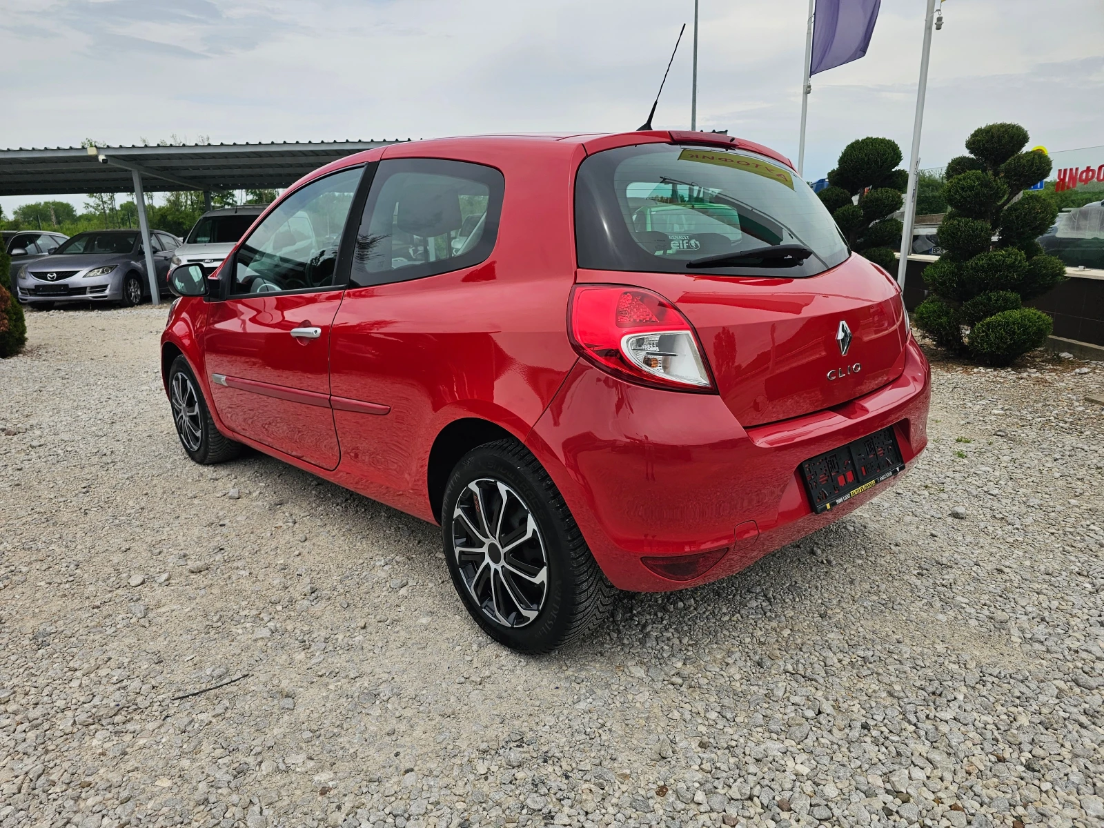 Renault Clio 1.2 КЛИМАТИК РЕАЛНИ КИЛОМЕТРИ - изображение 3