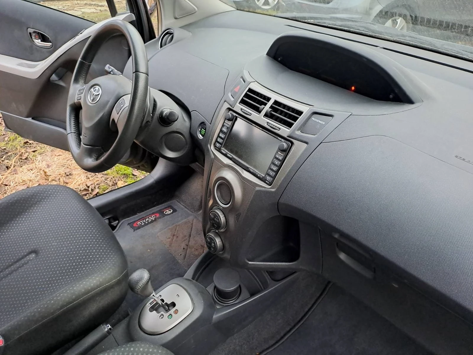 Toyota Yaris 1.3 Automatic - изображение 8