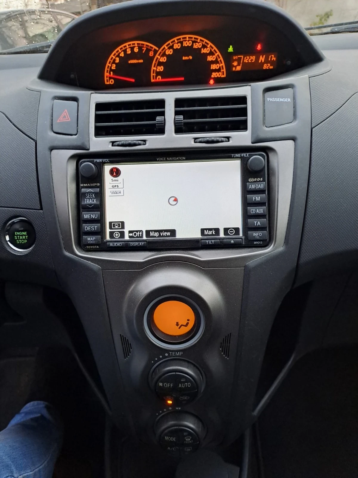 Toyota Yaris 1.3 Automatic - изображение 7