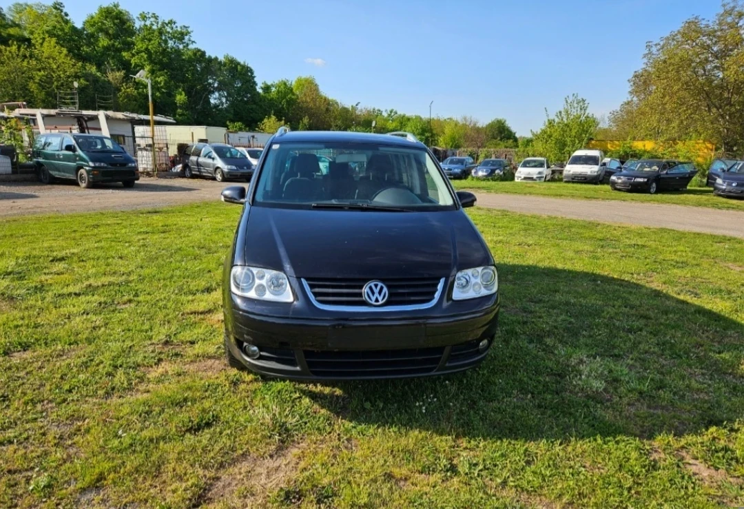 VW Touran 1.9 tdi, снимка 4 - Автомобили и джипове - 54578347