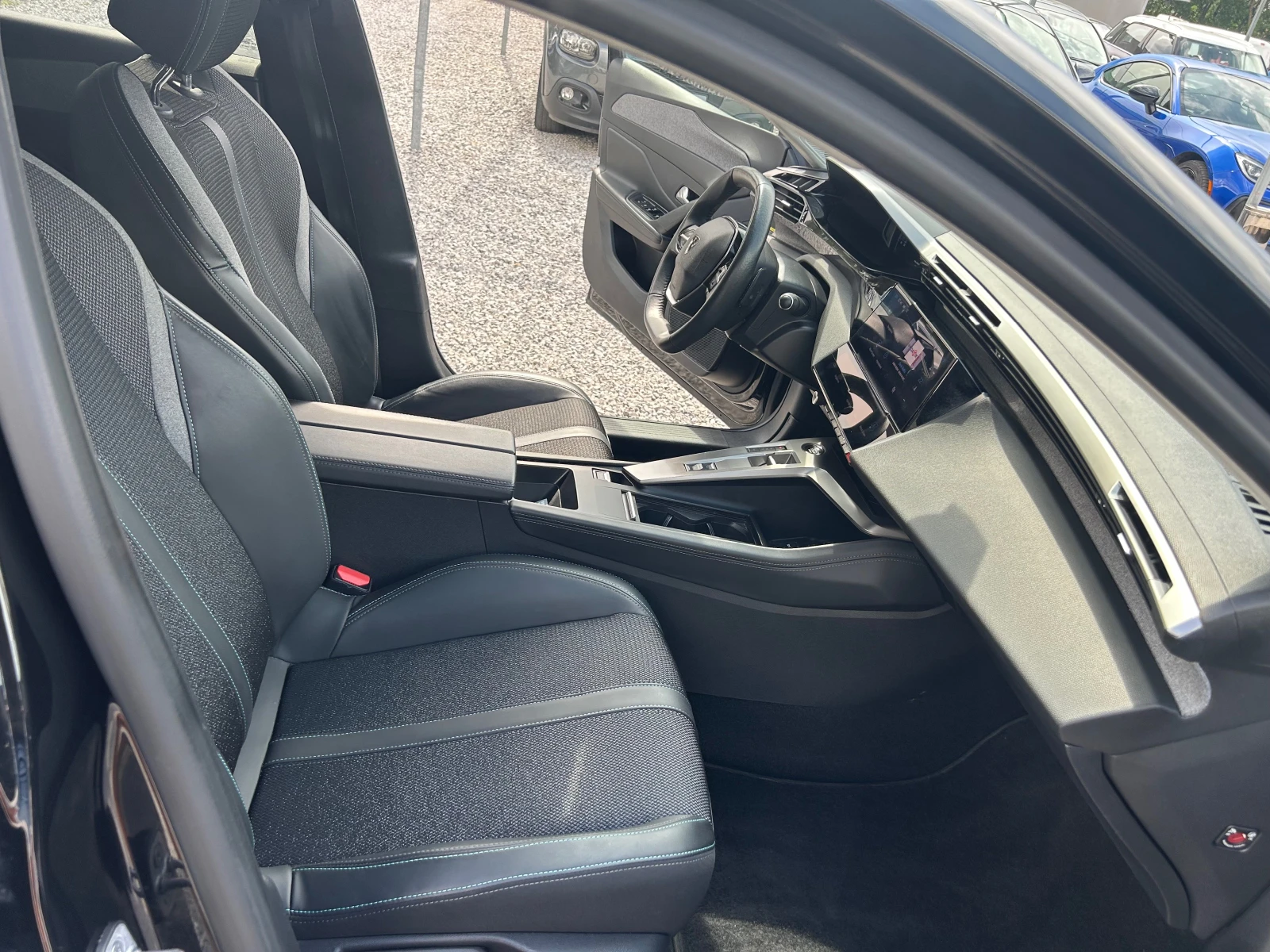 Peugeot 308 1.5BLUE HDI EURO6D , снимка 13 - Автомобили и джипове - 54854268