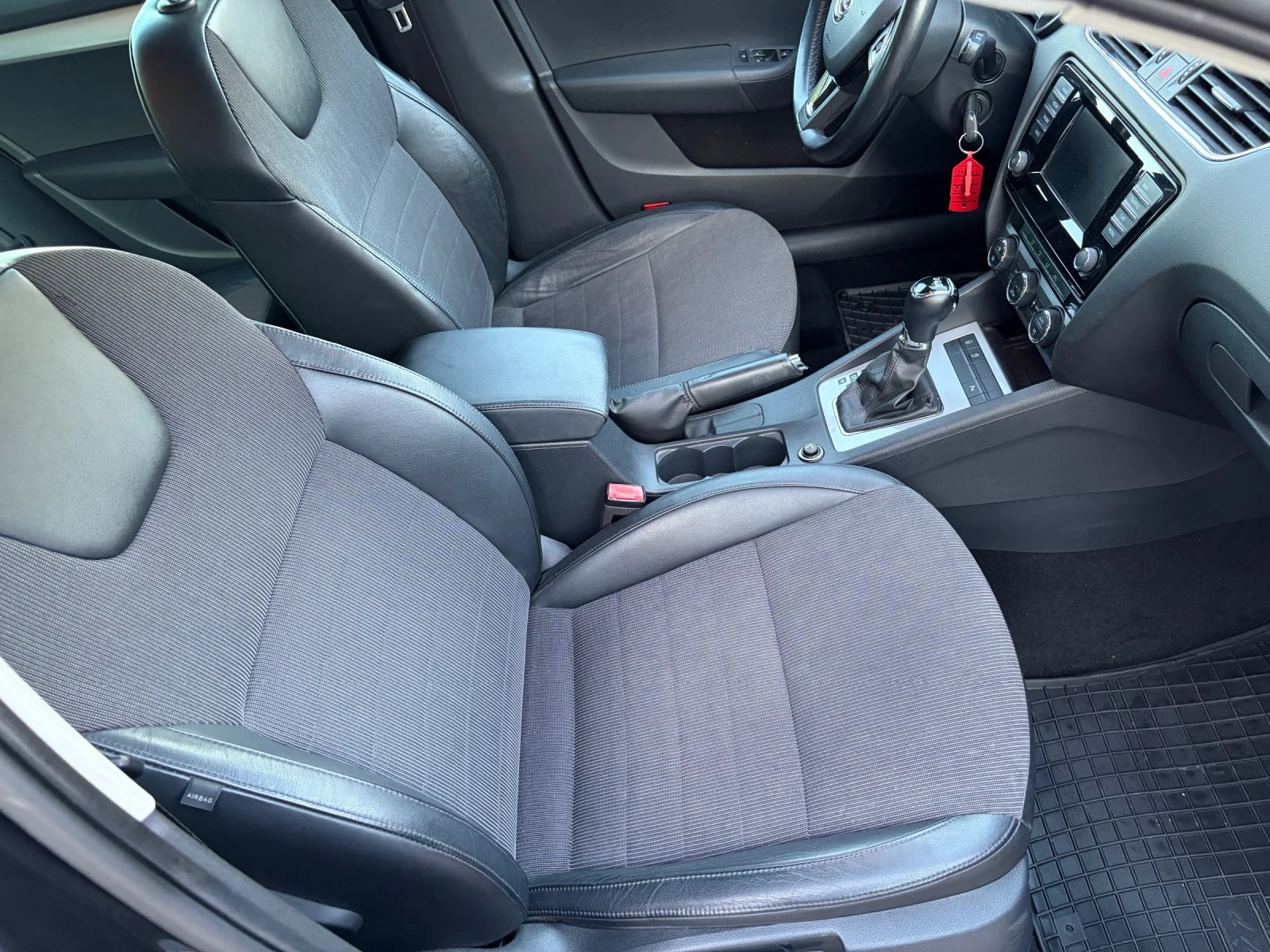 Skoda Octavia 1.6 TDI, снимка 17 - Автомобили и джипове - 56082027
