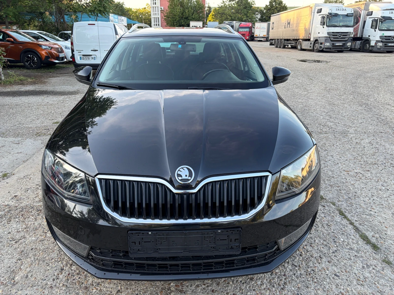 Skoda Octavia 1.6 TDI, снимка 2 - Автомобили и джипове - 56082027
