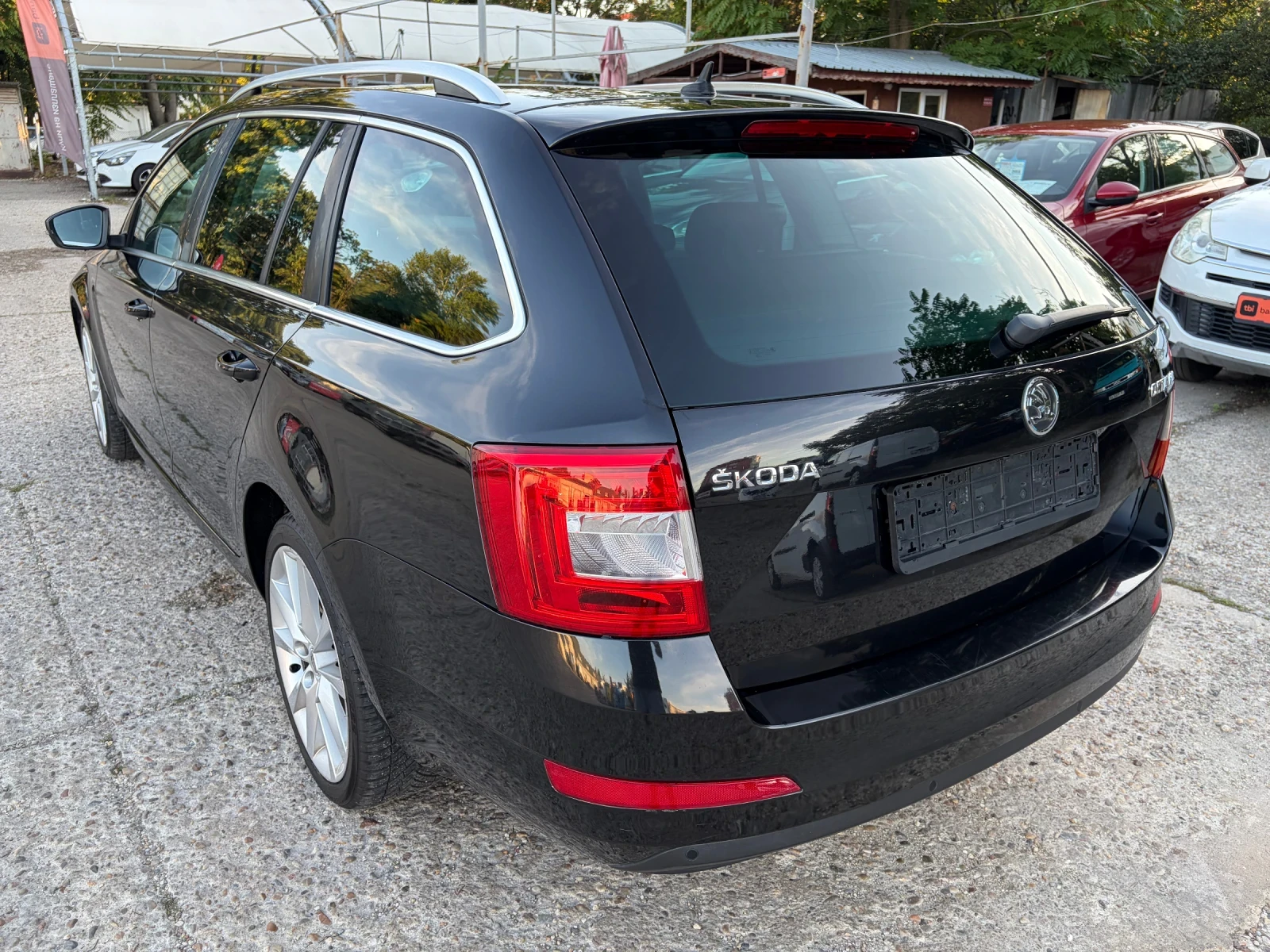 Skoda Octavia 1.6 TDI, снимка 7 - Автомобили и джипове - 56082027