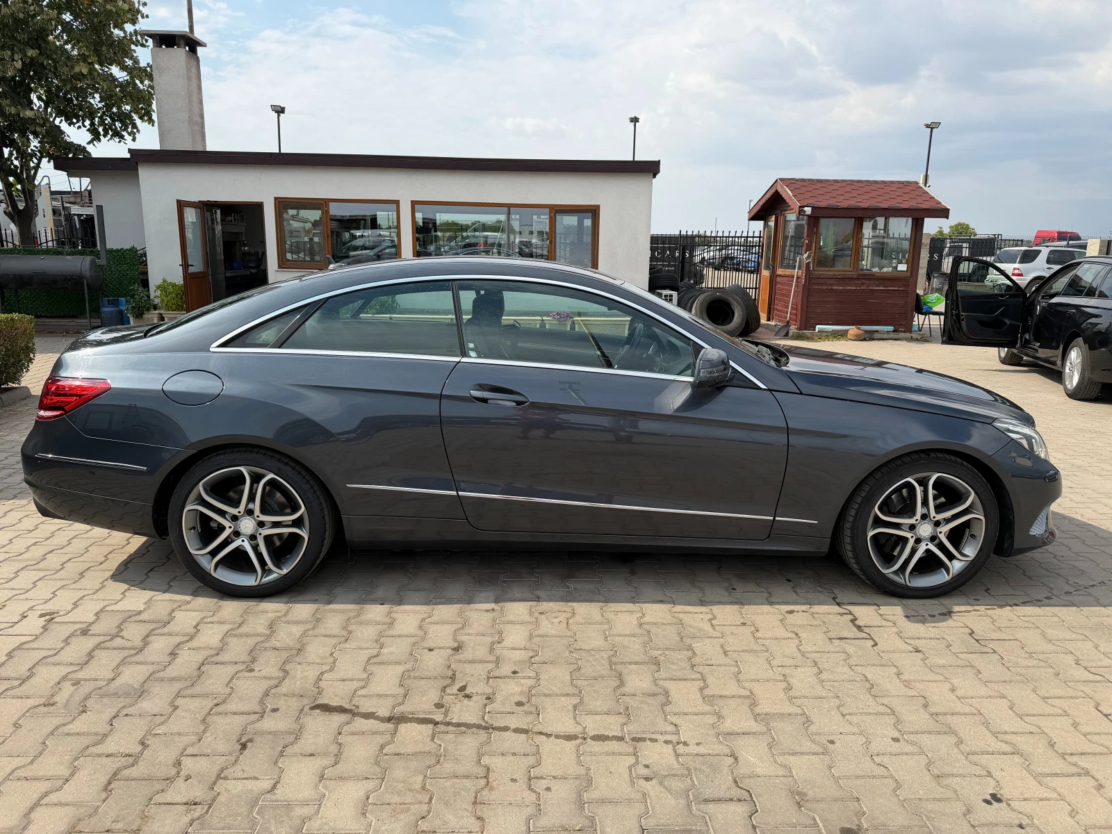 Mercedes-Benz E 220 CDI COUPE AVTOMAT/KOJA/NAVI EURO 6, снимка 5 - Автомобили и джипове - 56165618