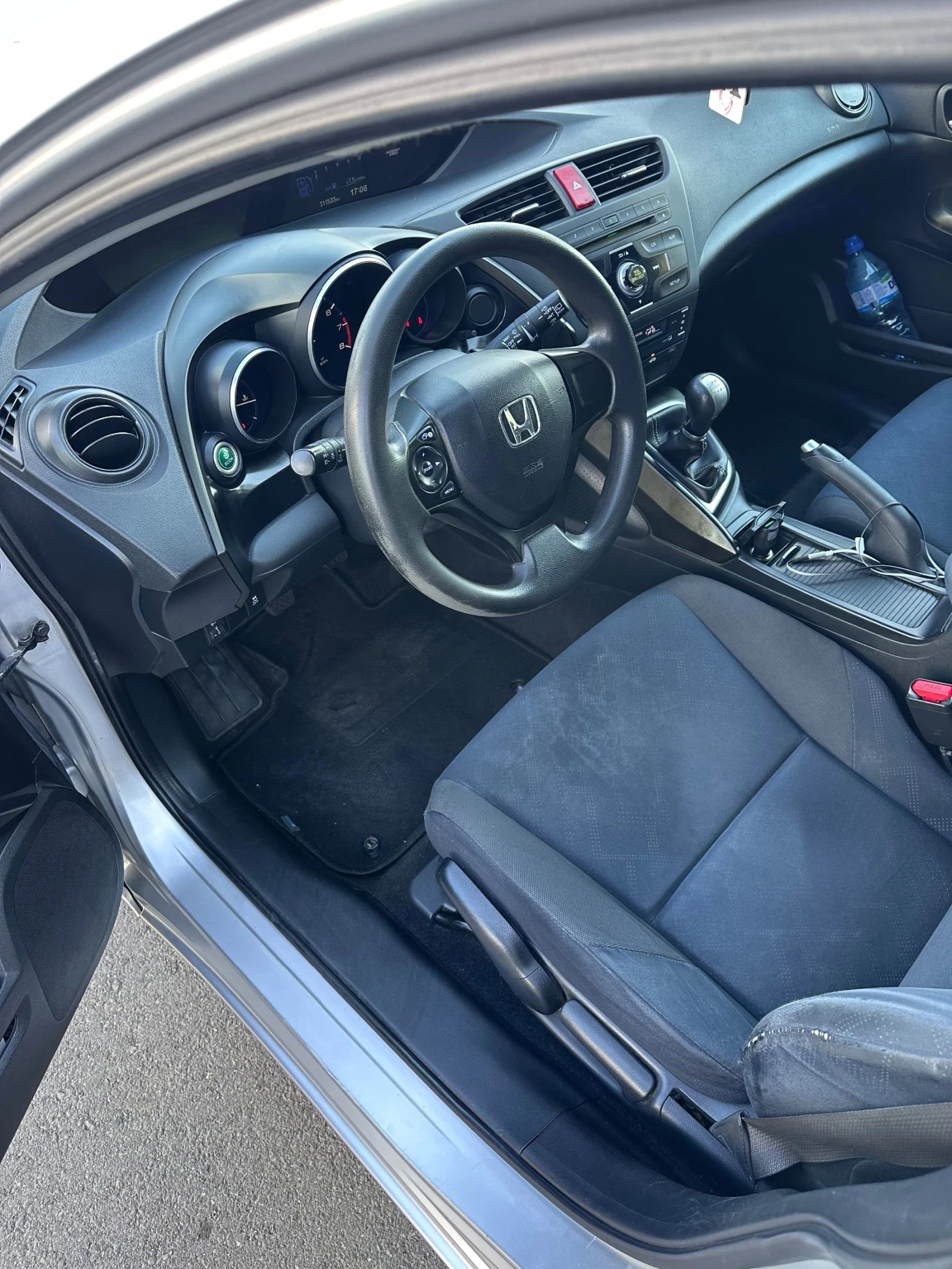 Honda Civic 1.8 I-vtec, снимка 13 - Автомобили и джипове - 56274372