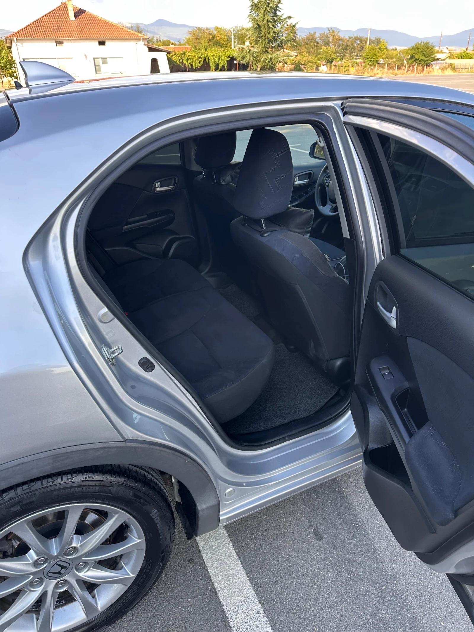 Honda Civic 1.8 I-vtec, снимка 8 - Автомобили и джипове - 56274372